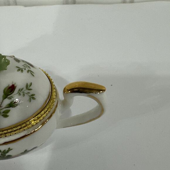 ROYAL ALBERT OLD COUNTRY ROSES TEAPOT SHAPED TRINKET BOX - Picture 4 of 5